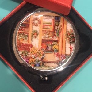 Vintage pocket mirror